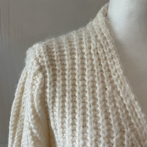 Women’s /Teen’s LOFT Cardigan Sweater Size Medium - Picture 3 of 8